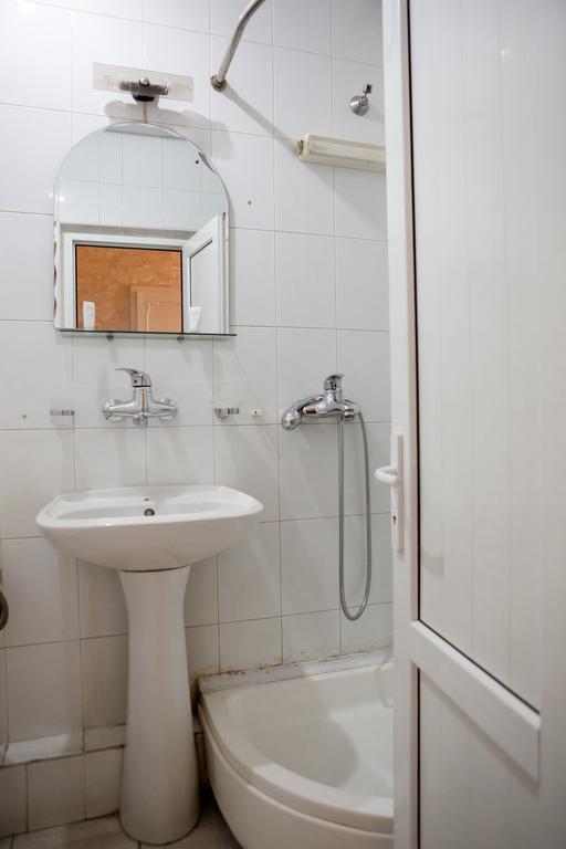 יירבאן Hotel Mini מראה חיצוני תמונה