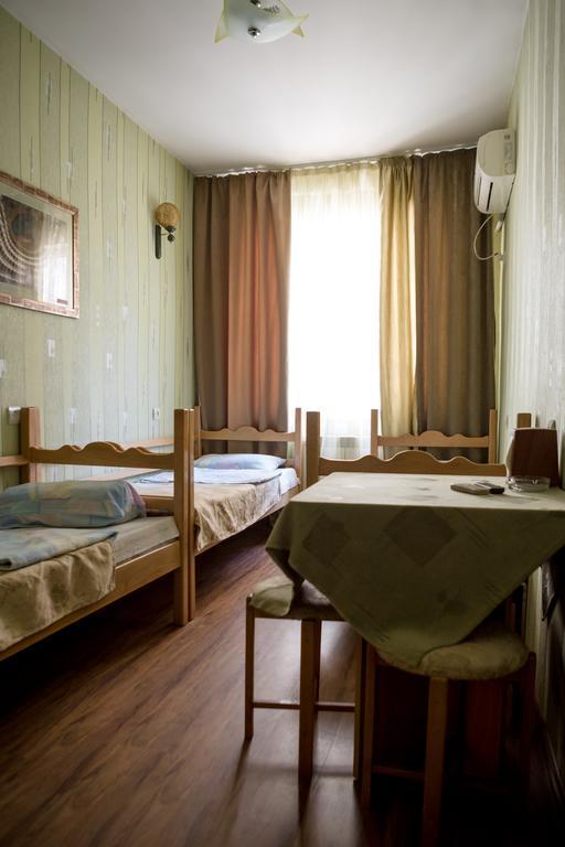 יירבאן Hotel Mini מראה חיצוני תמונה